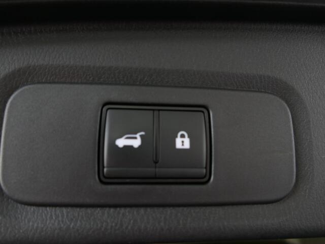 Nissan QASHQAI 1.3 MHEV Xtronic Tekna *1.800KG Trekgewicht!* Panoramadak - Allseasons - Dakrails - Trekhaak! - Headup display