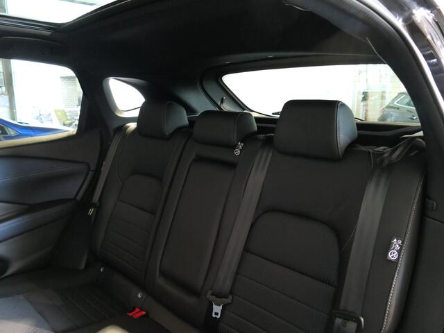 Nissan QASHQAI 1.3 MHEV Xtronic Tekna *1.800KG Trekgewicht!* Panoramadak - Allseasons - Dakrails - Trekhaak! - Headup display