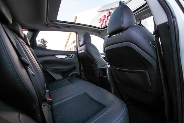 Nissan QASHQAI 1.2 Tekna Trekhaak | Panodak | Cruise | 360 cam | Stoelverw. | Nav | Voorruitverw.