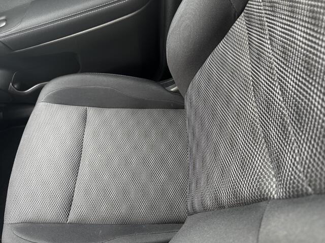 Nissan QASHQAI 1.6 N-Connecta / Navigatie / Trekhaak (1500KG trekgewicht) / Stoelverwarming /