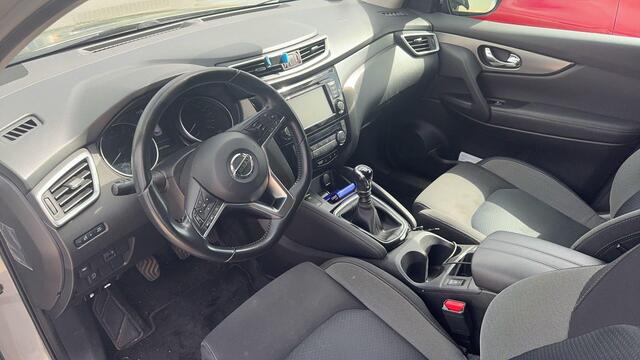 Nissan QASHQAI 1.3 DIG-T N-Motion 159pk | Trekhaak | 1.500kg trekgewicht | Panoramadak | Stoelverwarming