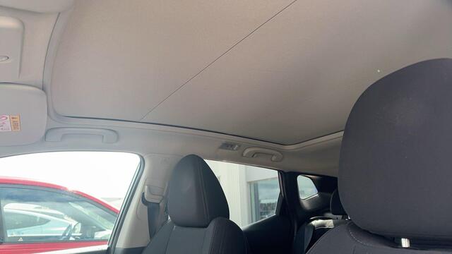 Nissan QASHQAI 1.3 DIG-T N-Motion 159pk | Trekhaak | 1.500kg trekgewicht | Panoramadak | Stoelverwarming