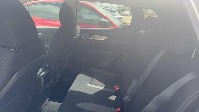 Nissan QASHQAI 1.3 DIG-T N-Motion 159pk | Trekhaak | 1.500kg trekgewicht | Panoramadak | Stoelverwarming