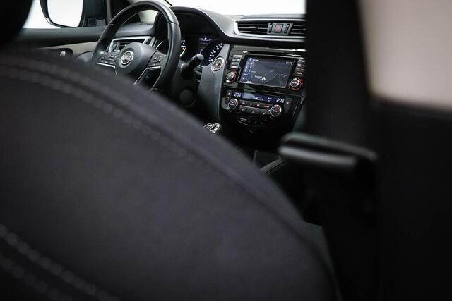 Nissan QASHQAI 1.2 N-Connecta | DESIGN PACK | PANORAMADAK | DAB | CAMERA | 18"