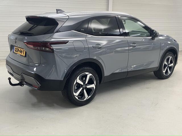 Nissan QASHQAI 1.3 MHEV Xtronic N-Connecta / Dealer Onderhouden / All Seasonbanden / Trekhaak 1800 KG / Navigatie / Stoel- en Stuurverwarming / Verwarmde Voorruit / Elektrische Achterklep / Panoramadak / 360 Graden Camera / Climate Control /