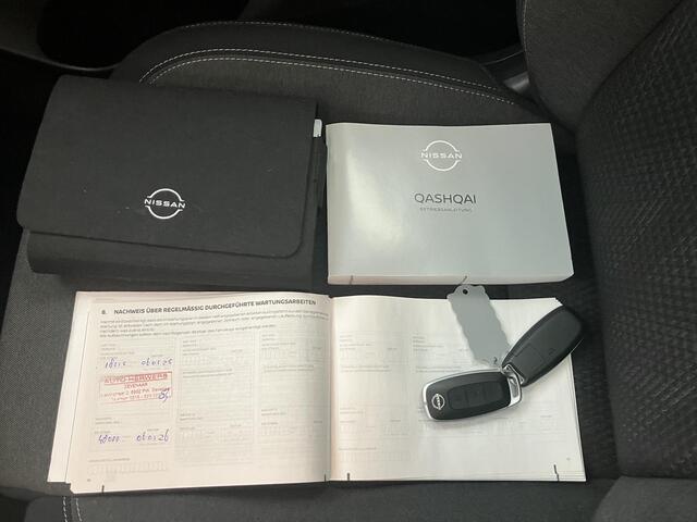 Nissan QASHQAI 1.3 MHEV Xtronic N-Connecta / Dealer Onderhouden / All Seasonbanden / Trekhaak 1800 KG / Navigatie / Stoel- en Stuurverwarming / Verwarmde Voorruit / Elektrische Achterklep / Panoramadak / 360 Graden Camera / Climate Control /