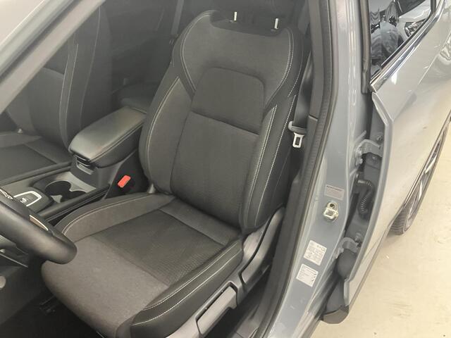 Nissan QASHQAI 1.3 MHEV Xtronic N-Connecta / Dealer Onderhouden / All Seasonbanden / Trekhaak 1800 KG / Navigatie / Stoel- en Stuurverwarming / Verwarmde Voorruit / Elektrische Achterklep / Panoramadak / 360 Graden Camera / Climate Control /