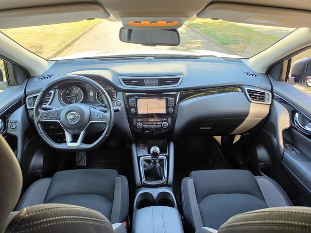 Nissan QASHQAI 1.3 DIG-T N-Connecta / Trekhaak / Stoelverwarming / 360 Graden Camera / Apple Carplay & Android Auto / Climate Control / Navigatie /