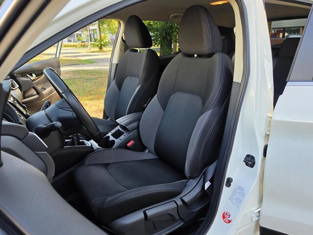 Nissan QASHQAI 1.3 DIG-T N-Connecta / Trekhaak / Stoelverwarming / 360 Graden Camera / Apple Carplay & Android Auto / Climate Control / Navigatie /