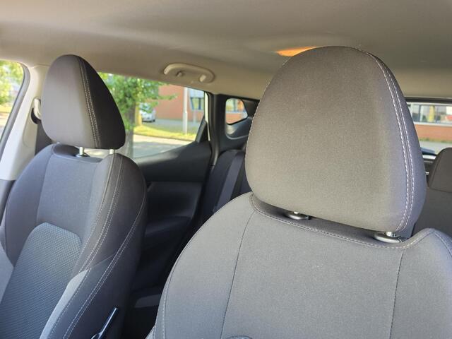Nissan QASHQAI 1.3 DIG-T N-Connecta / Trekhaak / Stoelverwarming / 360 Graden Camera / Apple Carplay & Android Auto / Climate Control / Navigatie /