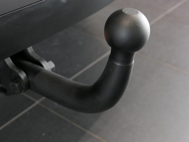 Nissan QASHQAI 1.3 MHEV Xtronic Tekna *1.800KG Trekgewicht!* Panoramadak - Allseasons - Dakrails - Trekhaak! - Headup display