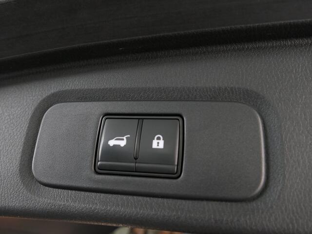 Nissan QASHQAI 1.3 MHEV Xtronic Tekna *1.800KG Trekgewicht!* Panoramadak - Allseasons - Dakrails - Trekhaak! - Headup display