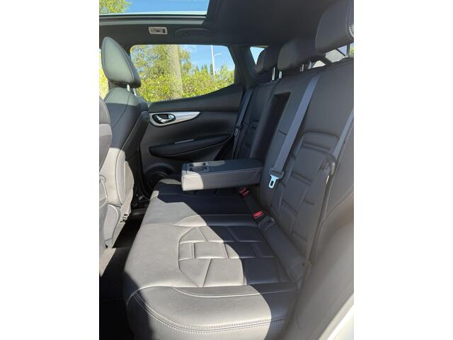 Nissan QASHQAI 1.2 Tekna + | Trekhaak | Leder | Voorstoelen verwarmd | 360 Graden camera