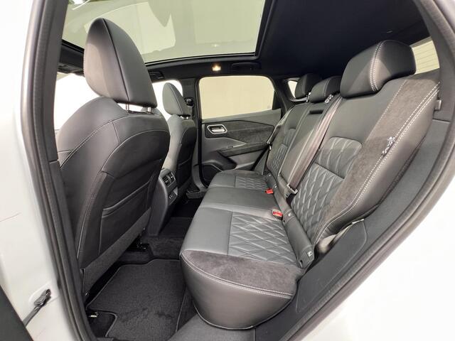 Nissan QASHQAI 1.3 MHEV Xtronic Tekna Plus / Dealer onderhouden / Fabrieksgarantie tot 10-2028 / 1.800 kg trekgewicht / HUD / BOSE audio / Panorama dak / Stuur- & stoelverwarming / Massage stoelen / Elektrische stoelen & klep / Apple Carplay Android / 20" LM wielen & All Season banden /