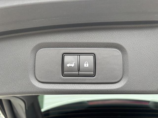 Nissan QASHQAI 1.3 MHEV Xtronic Tekna Navigatie / 360 Camera / Stoelverwarming / 1800 kilo trekgewicht