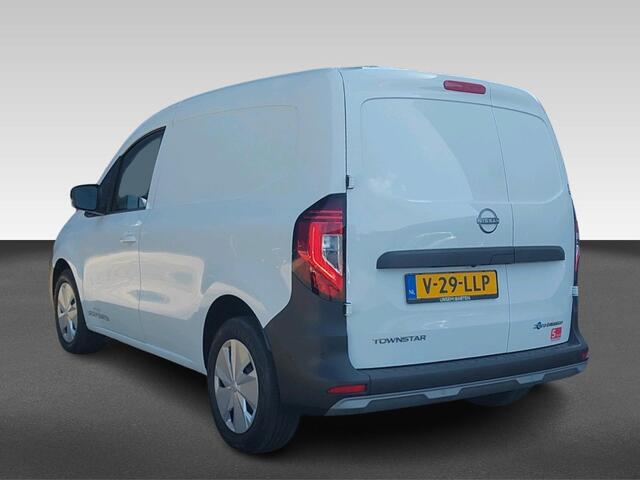 Nissan Townstar Tekna L1 45 kWh Laad ruimte voorzien van vloer plaat en wandbekleding