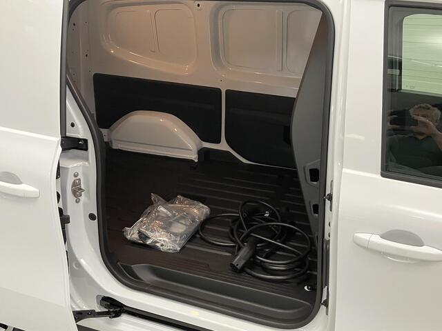 Nissan Townstar N-Connecta L2 45 kWh / ¤6557,- Nissan Zakelijk Voorraadvoordeel Ex. BTW! / Nieuw uit Voorraad Leverbaar / CCS Snellader / Camera / Half Lederen Bekleding / Climate Control / Apple CarPlay/Android Auto / Cruise Control /