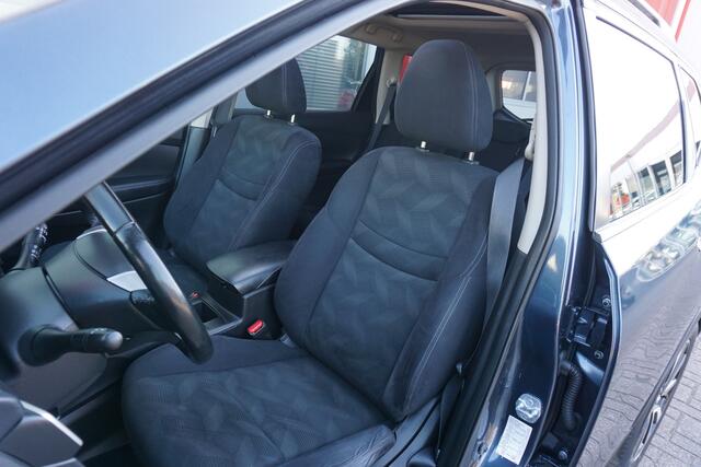 Nissan X-TRAIL 1.6 dCi Connect Edition 7-pers. | 360° Camera | Panoramadak | Trekhaak | Cruise Control | Navigatie | Origineel NL |