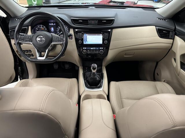 Nissan X-TRAIL 1.6 DIG-T Tekna / Metaalkleur / Luxe lederen bekleding / Voorstoelen, stuurwiel en achterbank verwarmd / Rondomzichtcamera / Navigatiesysteem full map / Licht metalen velgen 19" / Elektrisch glazen panorama dak / Dode hoek detectie / Automatische airco / 