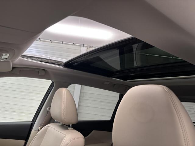 Nissan X-TRAIL 1.6 DIG-T Tekna / Metaalkleur / Luxe lederen bekleding / Voorstoelen, stuurwiel en achterbank verwarmd / Rondomzichtcamera / Navigatiesysteem full map / Licht metalen velgen 19" / Elektrisch glazen panorama dak / Dode hoek detectie / Automatische airco / 