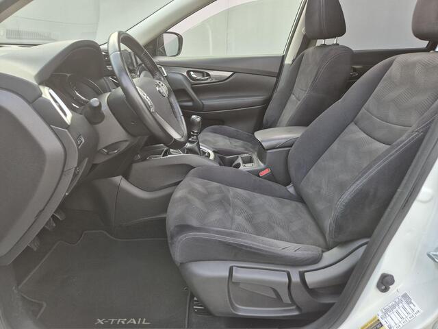 Nissan X-TRAIL 1.6 DIG-T N-Connecta / 1800kg Trekgewicht / afn. Trekhaak / Glazen schuif- en kanteldak / Elektrische achterklep / Stoelverwarming / Keyless Entry/Start / Rondomzicht camera / Navigatie / Cruise control /