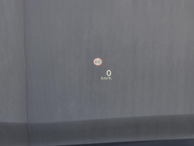 Nissan X-TRAIL 1.5 e-Power Tekna Automaat / Fabrieksgarantie tot 04-2028<100.000 / All season banden / Head Up Display / Elektrische achterklep / Glazen schuif- en kanteldak / Stuur-, Stoel & Achterbank verwarming / Adaptief cruise control /