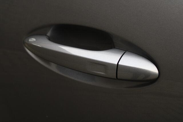 Omoda 5 SHS 1.5 T-GDi Premium SHS, Automaat, Navigatie, Stoel vent., Applecarpl./Andr. Auto, Schuif/Kanteldak, Luxe lederen bekleding, Sony Sound System