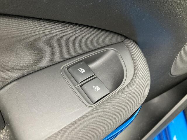 Opel ADAM 1.0 Turbo BlitZ | Airco | Cruise Control | Lage km stand | Stuur + Stoelverwarming | Apple Carplay/ Android auto | Lichtmetalen velgen |