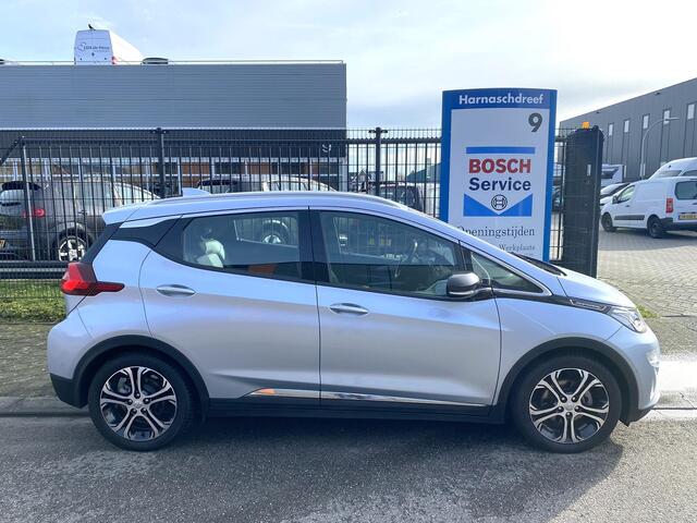 Opel AMPERA Ampera-E Business Executive 60 kWh HV Accu nieuw eind '22! Zeer compleet met o.a. lederen bekleding, Bose soundsystem, stoel- én achterbankverwarming, camera, nieuwe APK, etc.