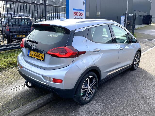 Opel AMPERA Ampera-E Business Executive 60 kWh HV Accu nieuw eind '22! Zeer compleet met o.a. lederen bekleding, Bose soundsystem, stoel- én achterbankverwarming, camera, nieuwe APK, etc.