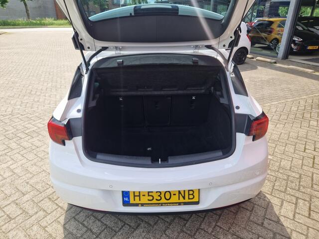 Opel ASTRA 1.4 Elegance A/T Navi | Climate | Cruise