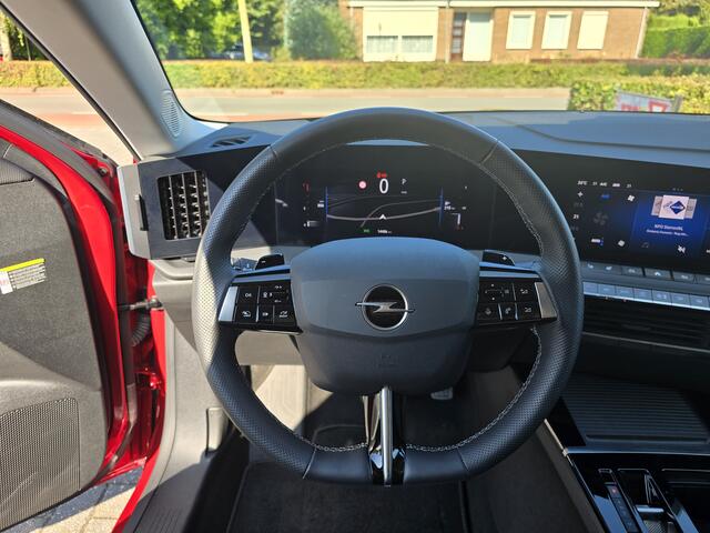 Opel ASTRA 1.2 Elegance / Stoelverwarming / Stuurverwarming / Camera / PDC