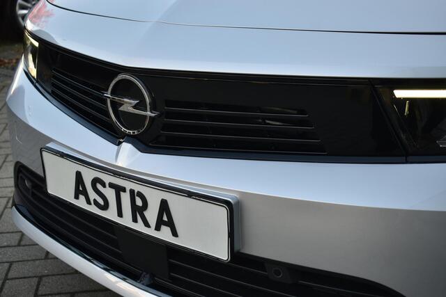 Opel ASTRA Sports Tourer 1.2 Turbo Edition NAVI / CAMERA / PDC