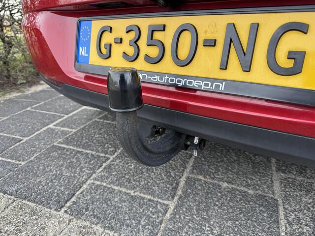 Opel ASTRA 1.2 Launch Elegance | Extra Set Winterwielen | Afneembare Trekhaak | Keyless Entry | Leder | Elek. Stoelen | Enz...