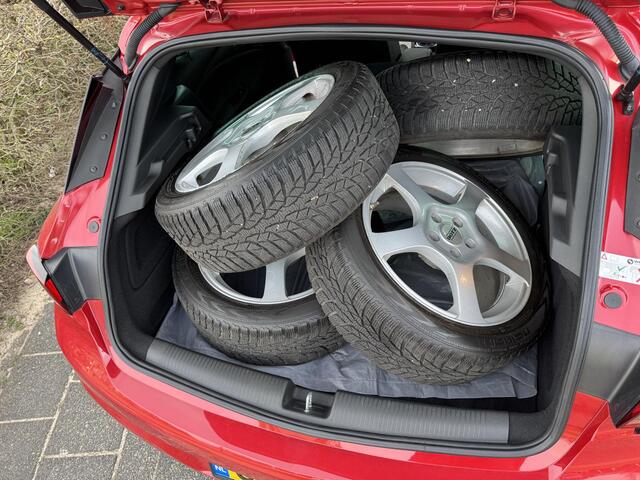Opel ASTRA 1.2 Launch Elegance | Extra Set Winterwielen | Afneembare Trekhaak | Keyless Entry | Leder | Elek. Stoelen | Enz...