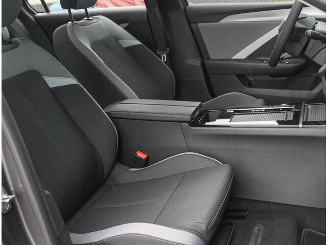 Opel ASTRA Electric 54 kWh Business Edition | Warmtepomp | 11kw lader | AGR-bestuurdersstoel | Apple Carplay/ Android Auto | Adaptieve cruise control | Camera | Parkeersensoren voor & Achter | Navigatie | Stoel & stuur verwarming