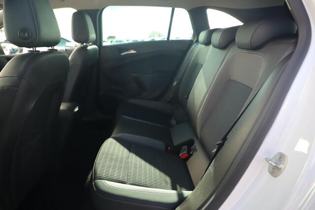 Opel ASTRA Sports Tourer 1.2 Design & Tech 110PK Trekhaak 16 inch Navigatie Achteruitrijcamera Carplay Android Parkeersensor Clima Cruise Lane Assist