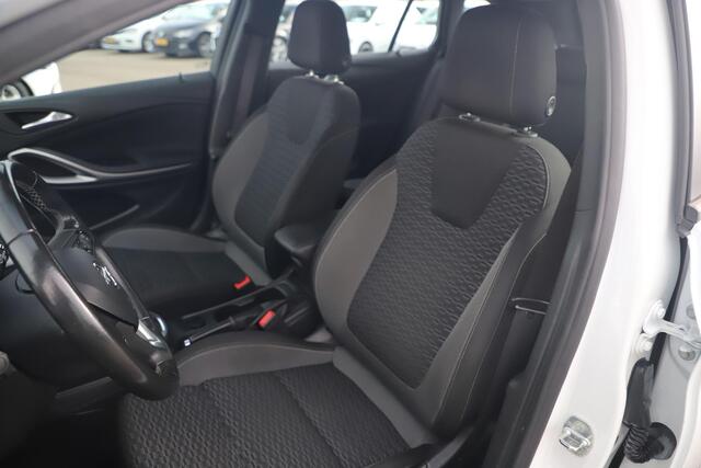 Opel ASTRA Sports Tourer 1.4 Edition 146PK Automaat Navigatie Achteruitrijcamera Airco Cruise 16 inch LMV Parkeersensor