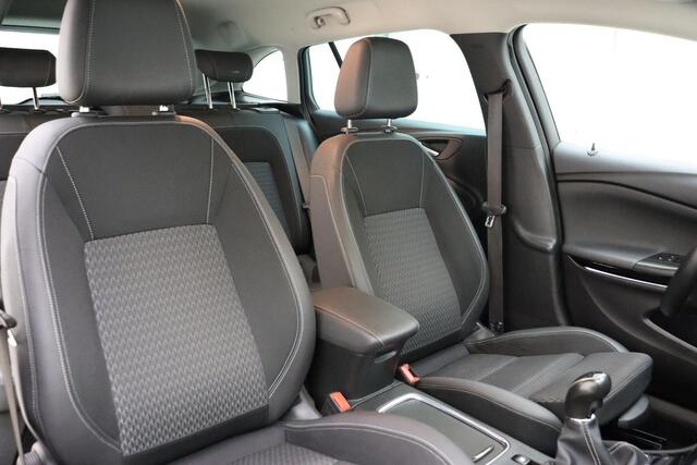 Opel ASTRA Sports Tourer 1.4 Innovation | Navigatie | Climate control | Camera | Keless | Lichtmetalen velgen | CRuise control | Getint glas | AGR