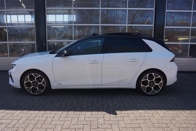 Opel ASTRA 1.2 Ultimate pano/navi/camera!