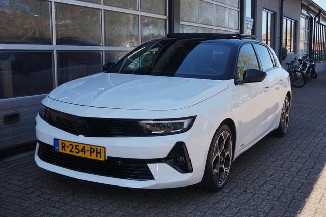 Opel ASTRA 1.2 Ultimate pano/navi/camera!