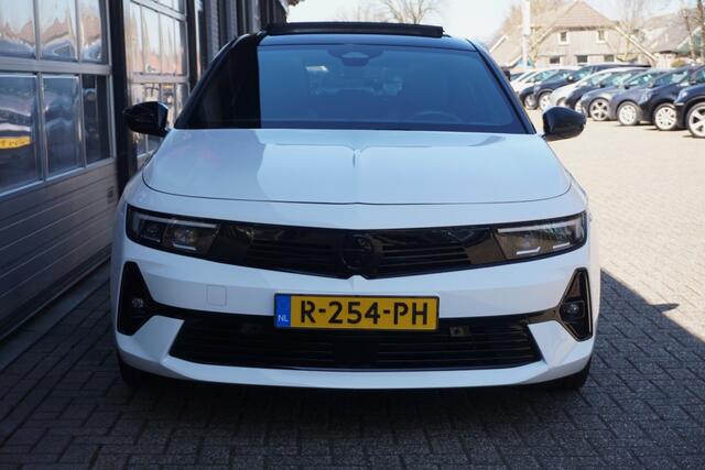 Opel ASTRA 1.2 Ultimate pano/navi/camera!