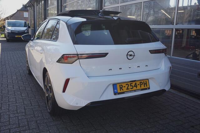 Opel ASTRA 1.2 Ultimate pano/navi/camera!