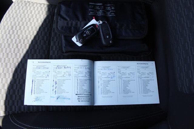 Opel ASTRA 1.6 CDTI Business Executive AUTOMAAT/Navigatie/Cruise control/Stoelverwarming/Stuurverwarming/Climate control/Lane control/Trekhaak/Parkeersensoren/LED koplampen/18'' Lichtmetalen velgen/Bluetooth/Multifunctioneel stuurwiel/Spraakbediening/Elektrische ram