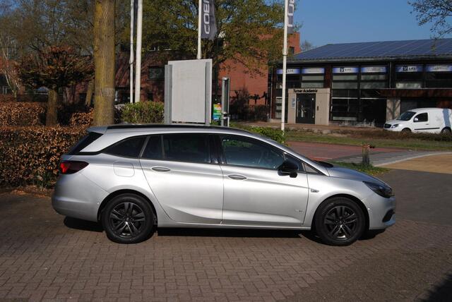 Opel ASTRA Sports Tourer 1.2 Design & Tech Navigatie, Telefoon, Parkeer sensoren