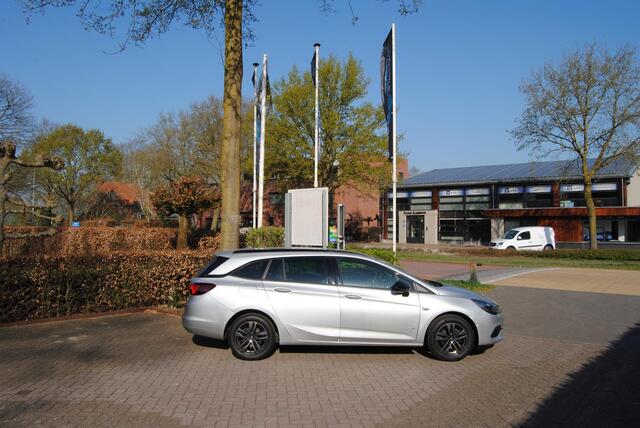Opel ASTRA Sports Tourer 1.2 Design & Tech Navigatie, Telefoon, Parkeer sensoren