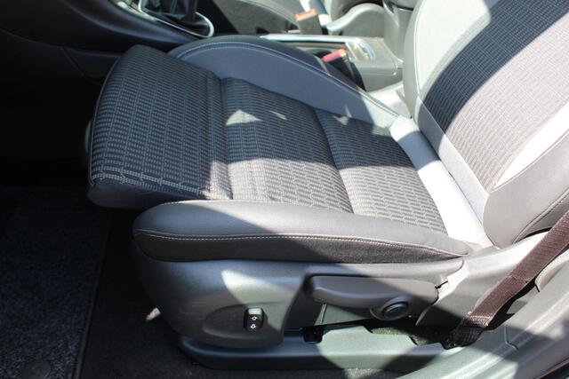 Opel ASTRA Sports Tourer 1.2-110pk Elegance. Ruime, sportieve, luxe en degelijke gezinswagen ! Autm. airco, stoel- en stuurwiel verw., LED verl., camera, parkeersens. v+a, metallic lak, LM wielen, Apple carplay/Android auto, navigatie, telefoonvoorb., cruise cntrl e