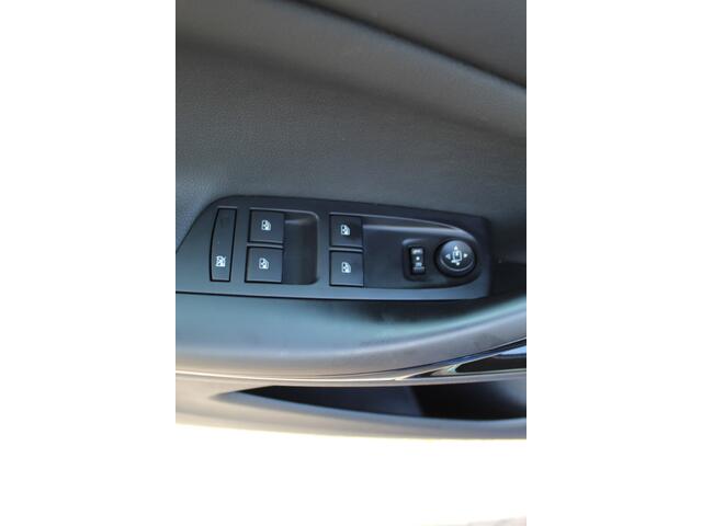 Opel ASTRA Sports Tourer 1.2 110pk Elegance Climate control , Camera , Cruise control , Stoel en stuur verwarming Bluetooth , LED dagrijverlichting ,