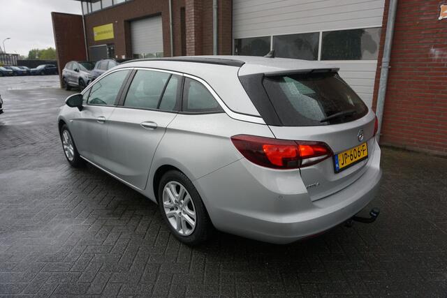 Opel ASTRA Sports Tourer 1.0 BUSINESS+ ORIGINEEL NEDERLANDS NAVIGATIE ANDROID/APPLECARPLAY TREKHAAK ECC AIRCO CRUISECONTROL PARKEERSENSOREN V+A BLUETOOTH CHROOM 4X ELECTR.RAMEN/SPIEGELS