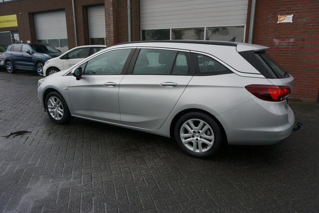 Opel ASTRA Sports Tourer 1.0 BUSINESS+ ORIGINEEL NEDERLANDS NAVIGATIE ANDROID/APPLECARPLAY TREKHAAK ECC AIRCO CRUISECONTROL PARKEERSENSOREN V+A BLUETOOTH CHROOM 4X ELECTR.RAMEN/SPIEGELS